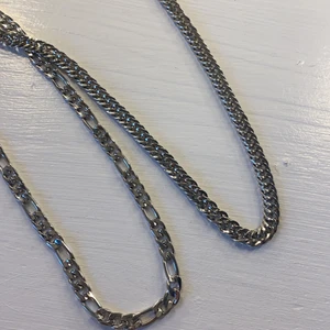 Kedje halsband  - Kedje halsband två stycken! Kan säljes var för sig också💕