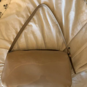 Beige väska - fin beige väska från hm! 💕