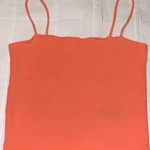 ginatricot  - Fint rosa orange aktigt ginatrico linne. Inga skador, bara använt några få gånger. Orginal pris 80kr. Du betalar frakt :)