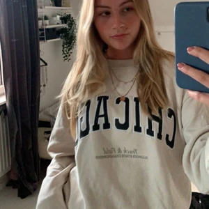 Sweatshirt  - Sjukt fin sweatshirt som är perfekt nu till hösten!💗🍁🍁