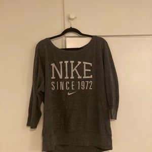 Nike - Grå nike tröja med tre kvarts armar 