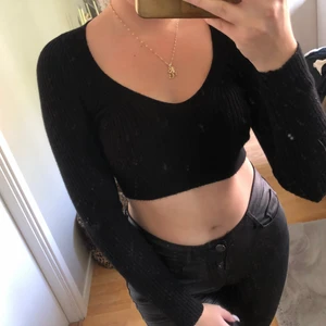 Ribbad croptop - Super mysig croptop som är i jätteskönt material. Bara använd 1 gång. Frakt ingår i pris