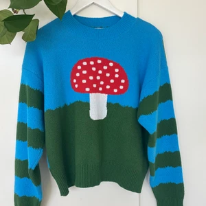 Tröjan från Zara!  - Helt oanvänd tröjan från Zara, med lapp kvar! Köpt i strl L för att ha den mer oversized.