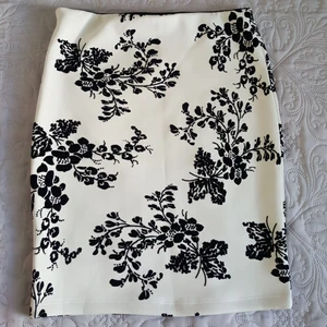 Kjol - Aldrig använd ,lappen sitter inte kvar 