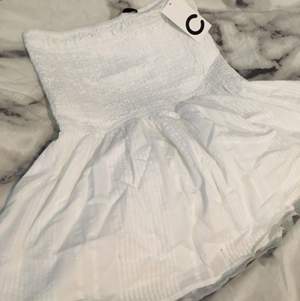 En vit kjol ifrån Cubus storlek XS, betalning sker via swish 💜💜