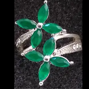 Äkta Ädelstenar smaragd 2 blommor silver starling925  ring size 17.5 / 18.5 mm