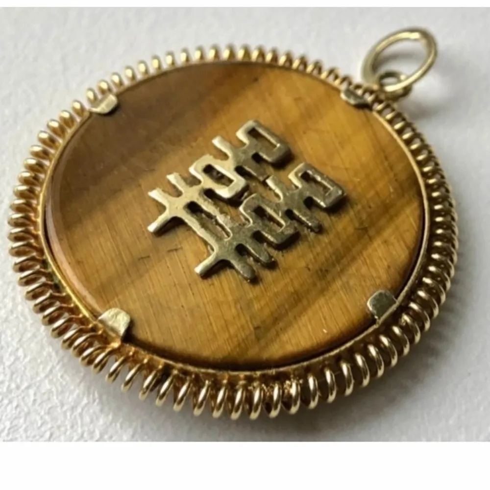  Exklusiv vintage handgjord  Äkta guld tigeröga hänge Storlek 3,3 x 2,7 cm . Accessoarer.