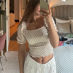 Topp  - Från ginatricot, bra skick, skriv vid frågor ❤️