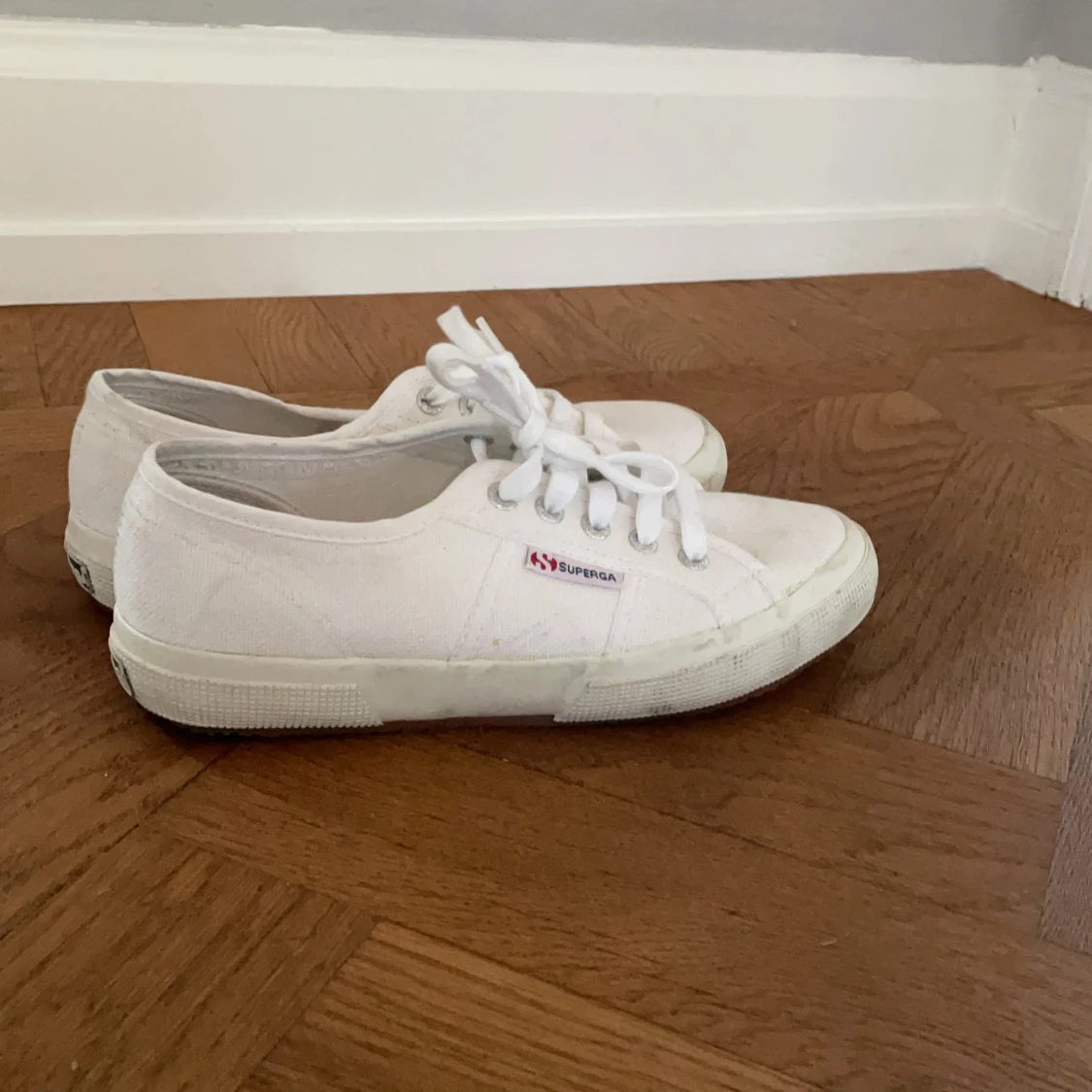 Superga skor i storlek 38