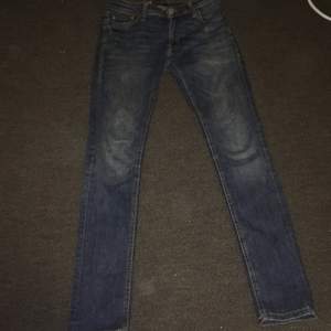 Jeans från jack&Jones.  Strl- 28x32.   Skick- bra men använt   Pris 80kr