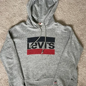 Levis hoodie  - Hoodie från Levis, i storlek XS. Den är i bra skick. 