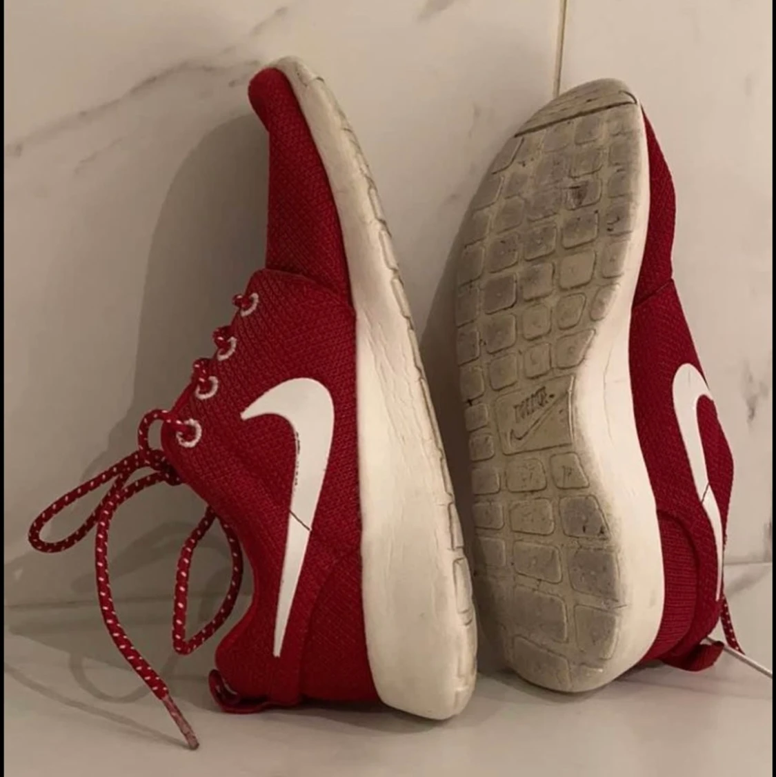 Vinröda Nike’s - 91