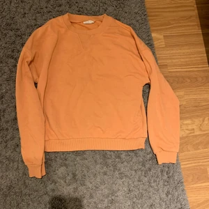 Jätte fin orange/korall sweatshirt - Jättefin färg, fint skick