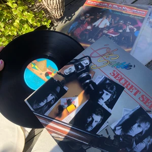 Vinylskiva  - Sonet vinylskiva från 1900 talet! Skit snygg som dekoration till sitt rum? Inga skador på skivan etc! ❤️