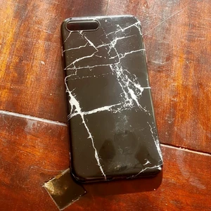 Iphone 7plus skal  - Hej detta lyxiga iPhone skal är i nytt skick 😊och ät väldigt fint 