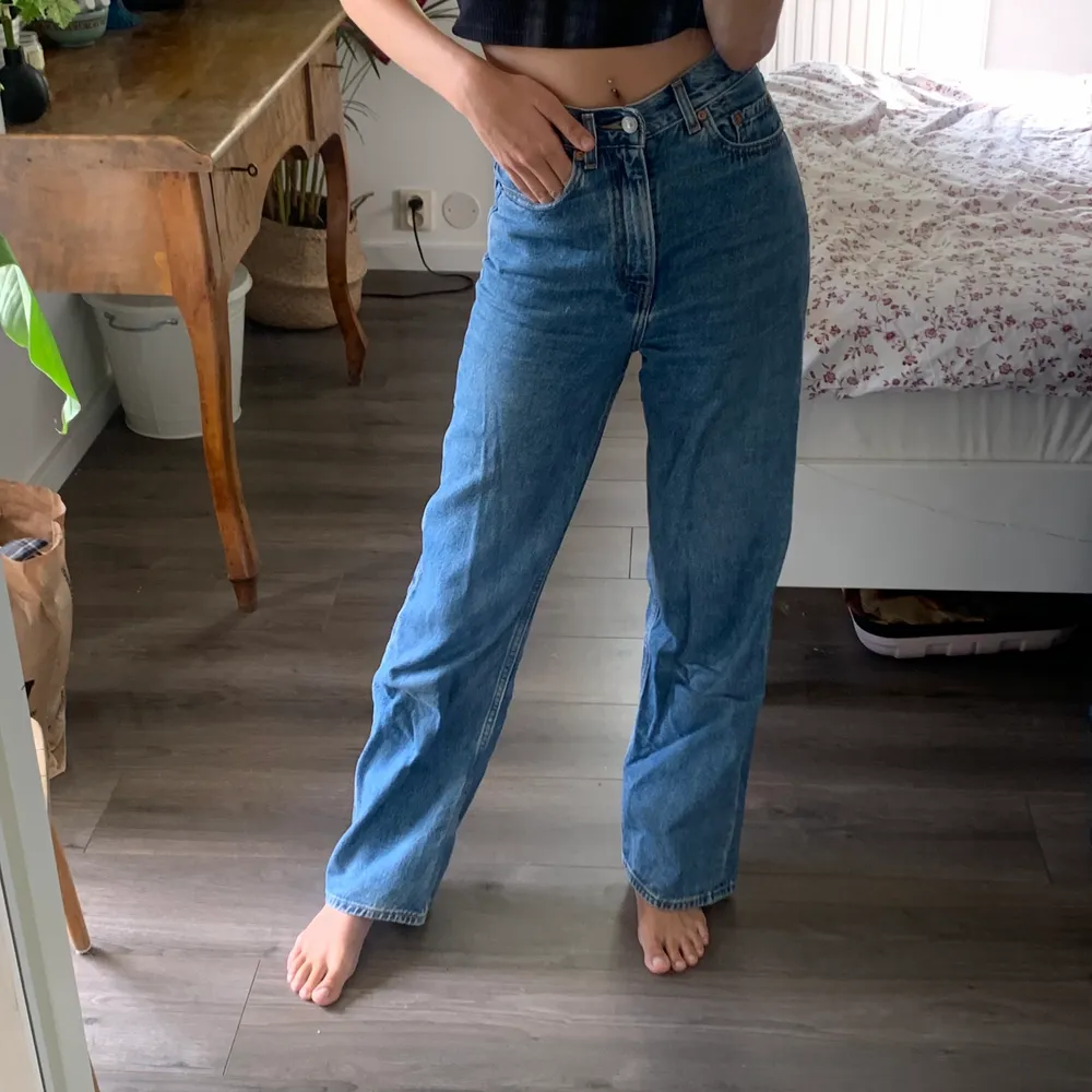 Jeans från Levis. Modell: high loose. Storlek 24. Samfraktar så kolla gärna mina andra annonser också <33. Jeans & Byxor.
