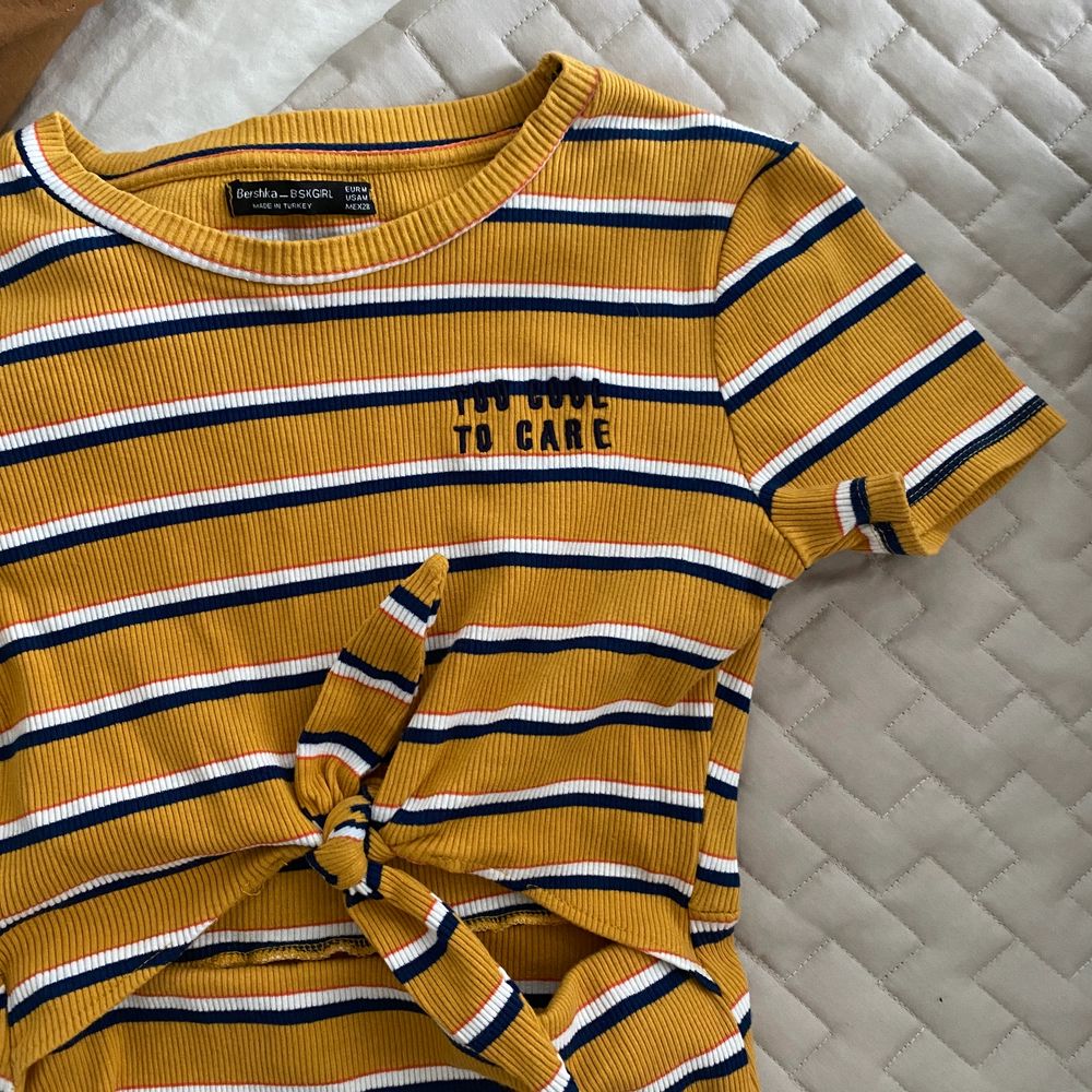 Mini dress från Bershka i storlek M, stretchig men som många Bershka plagg skulle jag säga att de är mindre i storleken och kanske sitter mer som en S. . Klänningar.