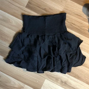 Svart kjol - Helt ny! Super fin, buda!