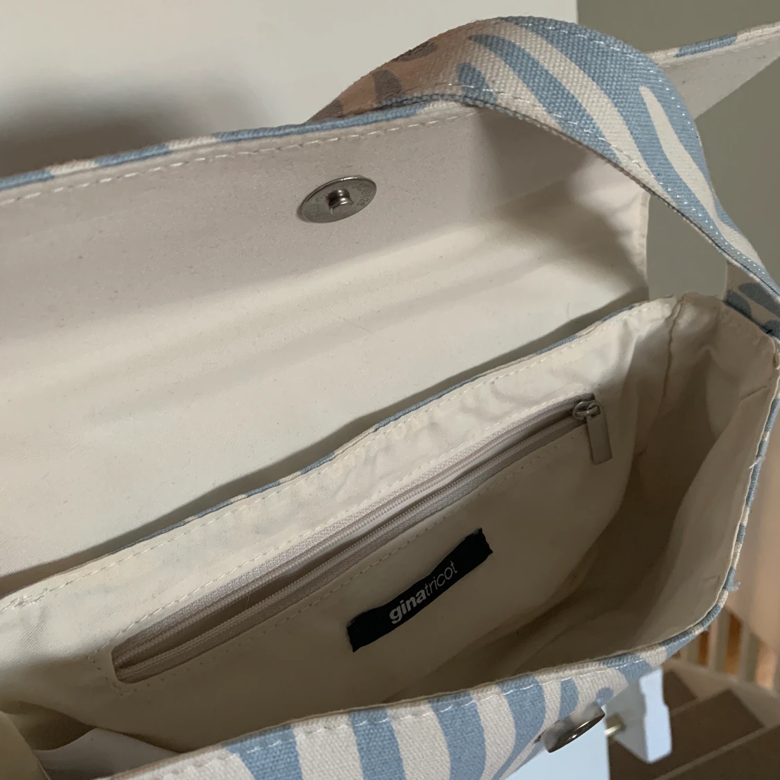 Gina Tricot väska - 90