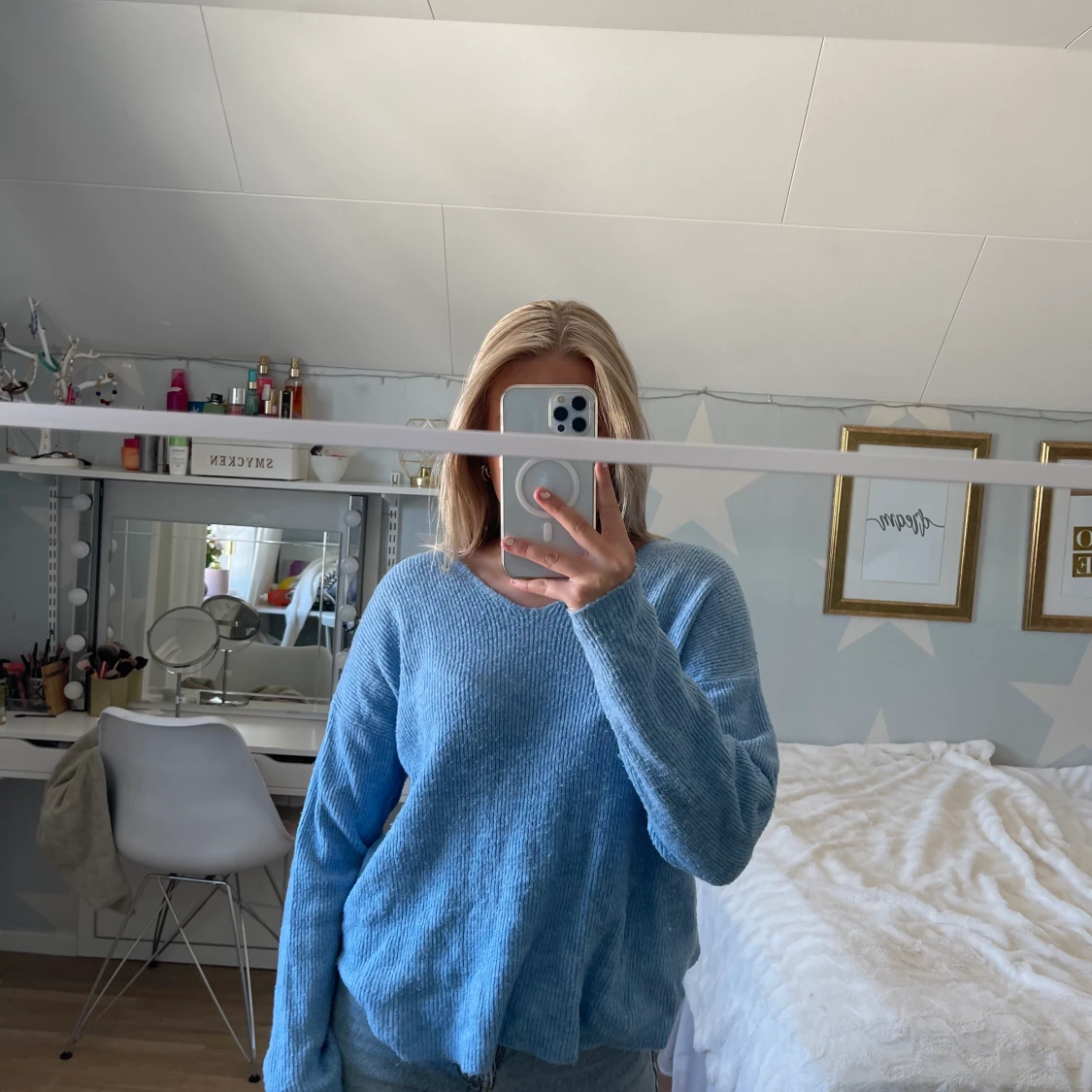 Fin blå stickad tröja