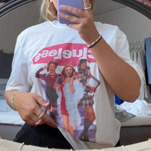 Oversized clueless tshirt - En as ball oversized tshirt med clueless tryck. Prislapp finns kvar.