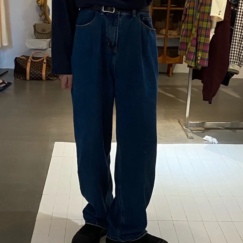 Brand new vintage style oversize jeans. M size. Waist:76cm, hip: 124 cm, length:109cm. Jeans & Byxor.