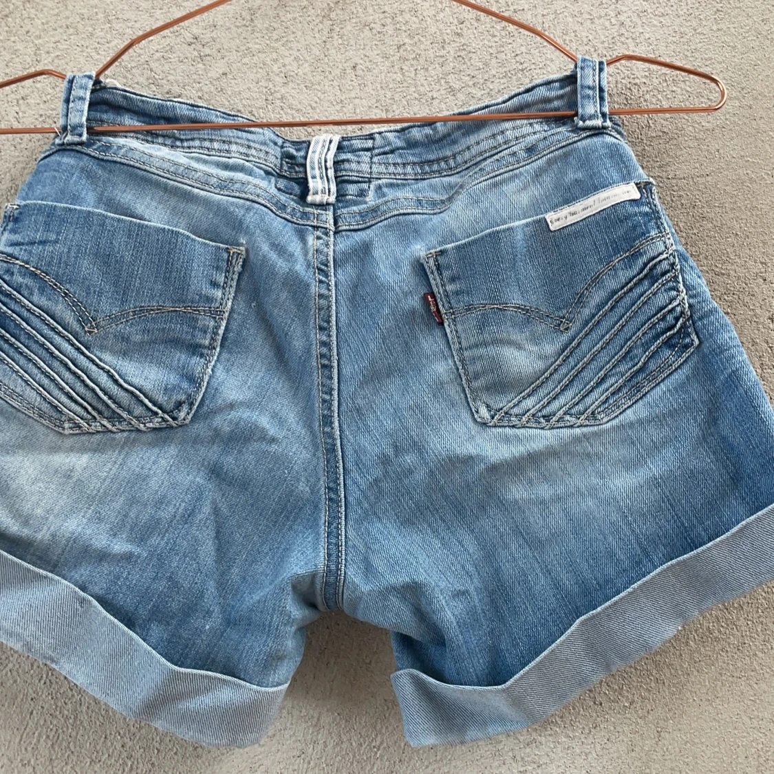 Blåa Levis Jeans  - 90