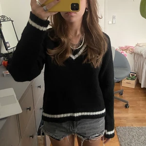 Tröja - Säljer denna snygga tröja som är völdigt mysig att ha på sig!💕