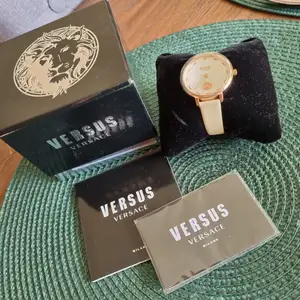 Helt ny Versace klocka, äkta. Kan skickas med spårbart med postens skicka lätt 