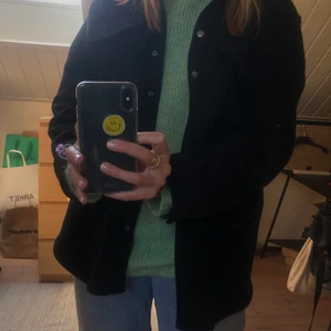 &other stories jacka - Jättefin populär höstjacka! Som ny, inga hål osv✨ passar när det blir lite kallare med något tjockare under! Nypris ca 1000kr (pris kan diskuteras) köparen står för eventuell frakt☺️