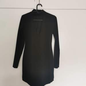 svart klänning från missguided, köpare står för frakt 
