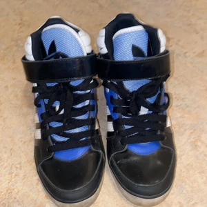Adidas skor - Adidas skor som säljs pågrund av ingen användning 