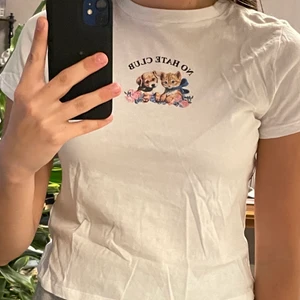 Vit T-Shirt - Vit T-shirt med tryck, sparsamt använd