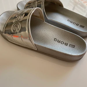 Björn Borg storlek 39  - Ett par silvriga Björn Borg tofflor