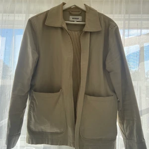 Jacka - Jättefin jacka från weekday! Herrmodell men passar såklart tjejer också. Köparen står för frakt.