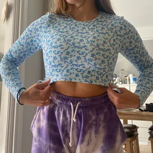 Bo and Tee Top - helt ny gymtopp från bo and tee. aldrig använt förut. jag köpte den för 300 kr med 100 sek frakt.