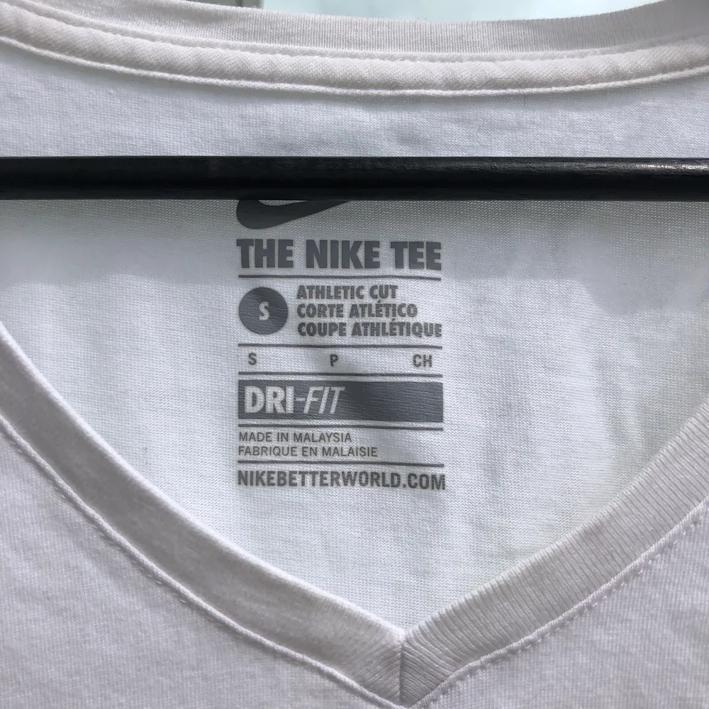 Jättesnygg tshirt ifrån Nike, aldrig andvänd och i perfekt skick 🤍🤗. T-shirts.