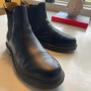 Dr Martens  - Älskade docs. Chelsea modell. Strl 36