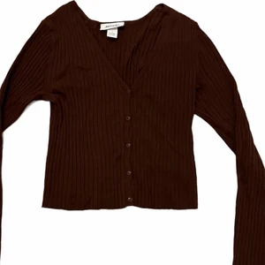 Brown top  - This is a small fitted brown top that fits so good!! 🤎🤎