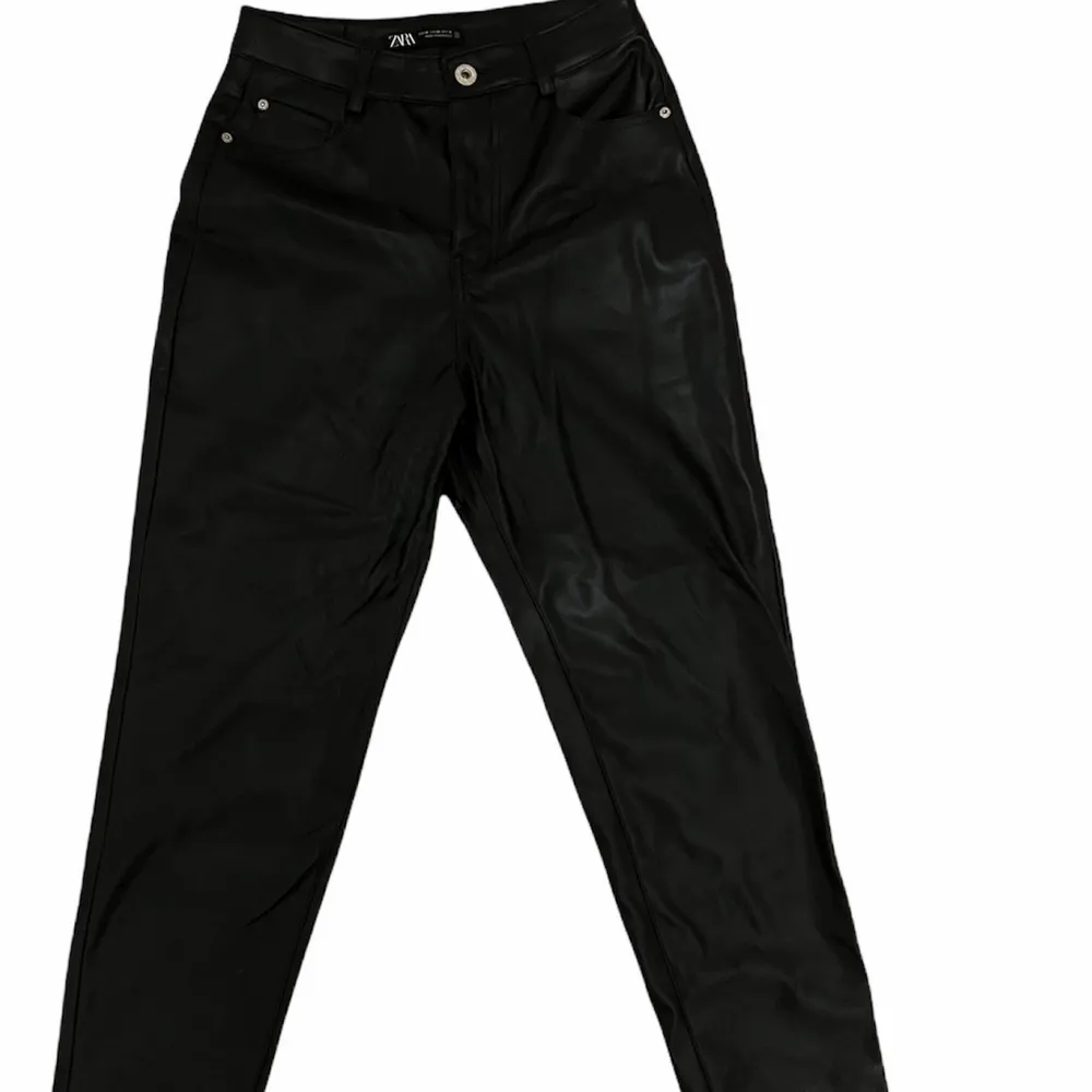 Y2K leather pants . Jeans & Byxor.