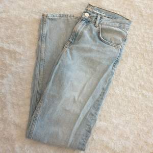 Ett par ljusblåa jeans, strl S. Knappt använda 💛Köparen står för frakt