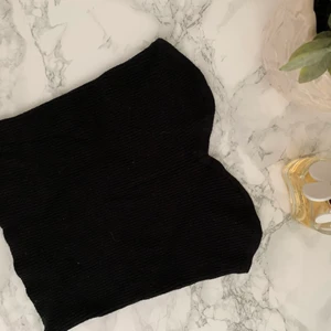 Topp - Svart topp utan band