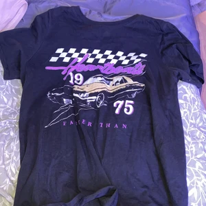 Gina T-shirt  - Köpt på gina 2019 knappt använd. Storlek XXS men passar mig som har xs-s. 50kr + frakt 45kr