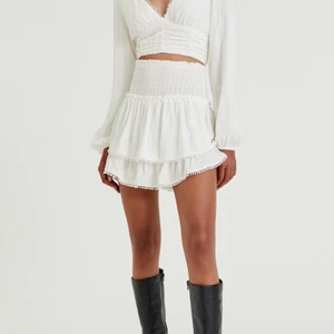 Pull & Bear Kjol - Säljer min helt nya pull & bear kjol. Som är slutsåld överallt och väldigt populär. Köpt från zalando💓 BUDA säljer vid bra pris så det är lite intressekoll