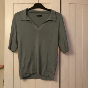 Blus tröja T-shirt  - Från märket Stockholm i strl S nypris ca 700kr. 