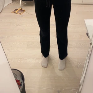 Juicy byxor 💓 - Säljer dessa juicy byxor i storlek xs då som är lite för korta för mig som är 170cm ⚡️ kan även byta till storlek s 💓