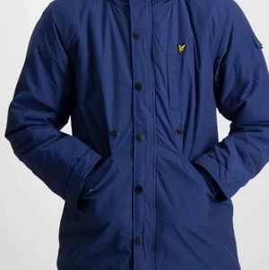 Vinterjacka/ Jacka Lyle & Scott  - Säljer denna kill-jacka från Lyle & Scott i storlek 14/15 år (funkar självklart för tjejer också) ! Jackan är i bra skick och även varm! Skriv gärna för fler bilder eller mer info! Kan givetvis fraktas📦 bättre pris vid snabb affär!