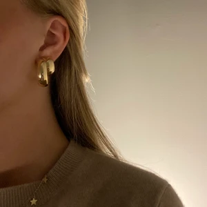 Örhängen - Två par av örhängen från Glitter tror jag. 40kr styck eller båda för 60kr