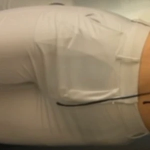 Vita kostymbyxor  - Vita kostymbyxor från Gina tricot helt slutsålda på sidan storlek 34. Har endast använt ett få antal gånger så de är som nya.köpte de för 500 kr och säljer de för 150 kr. Säljer de pga att jag aldrig använder de och att de är lite korta i min smak då jag är ganska lång.🤍