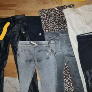 Freddy wr up byxor-många endast testade - Alla är I xs/s dom med markering är sålda. Alla är I väldigt fint skick. Många är endast testade. Finns high, regular och low modell. Skriv vad ni är intresserade av frakt priset är påett par byxor!